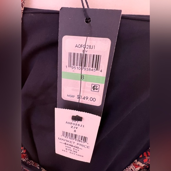 Brad new. Perfect dress for Christmas Eve - Picture 7 of 8